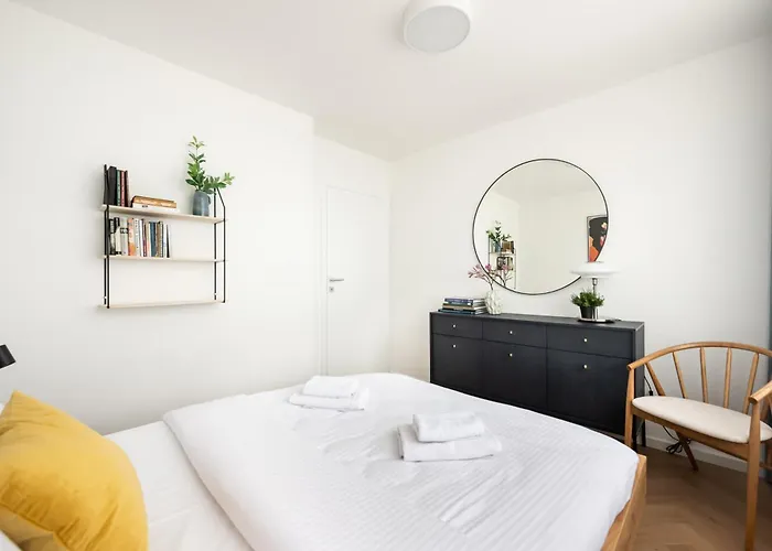 Saska Kepa 2-Bedroom Apartment
